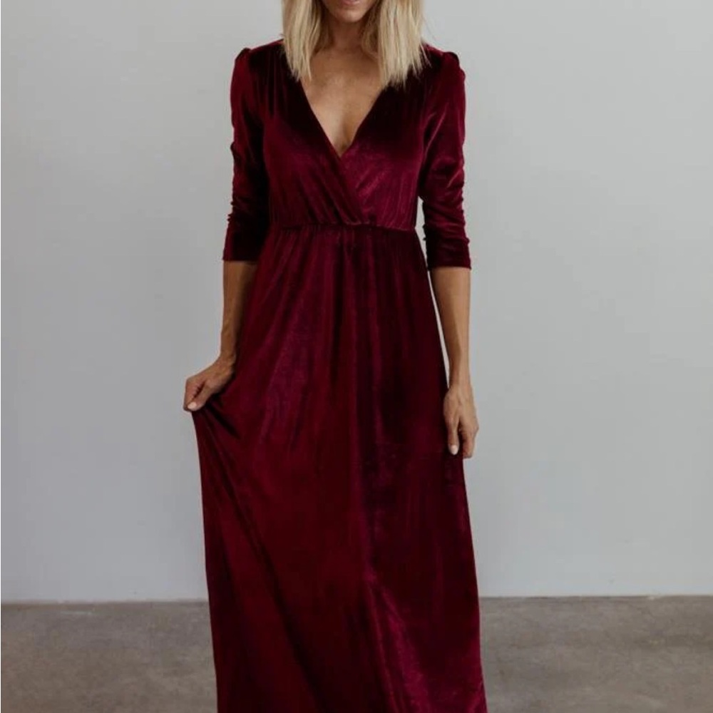 Elegant Burgundy Velvet Maxi Dress